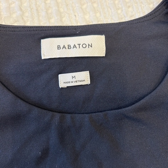 Aritzia black Babaton contour cropped tshirt - Picture 2 of 2